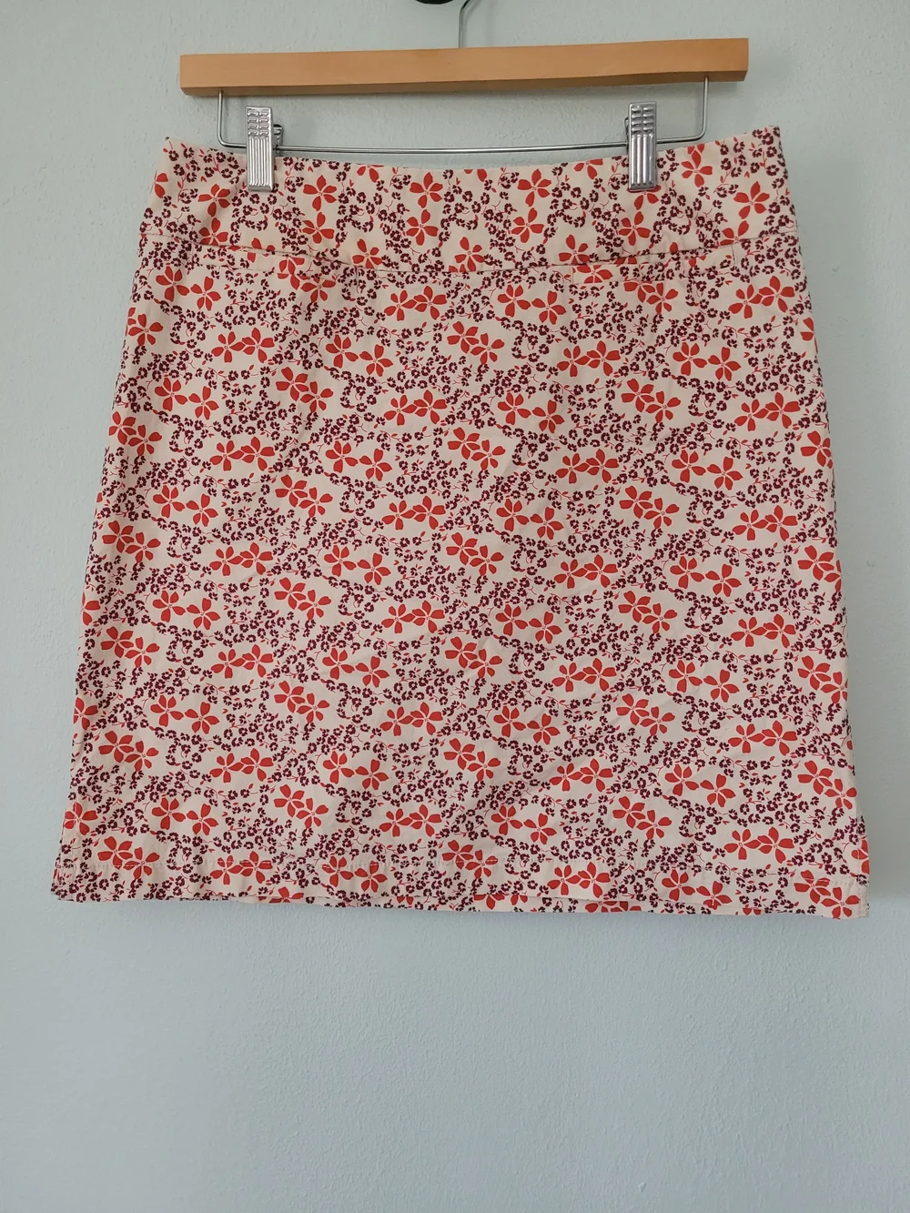 Cream Mini Skirt with Red Floral Pattern - GAP - Size 10 - Picture 1 of 4